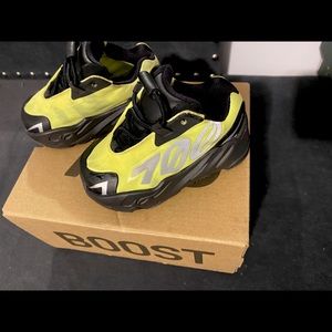 Yeezy 700 MNVN Infants
